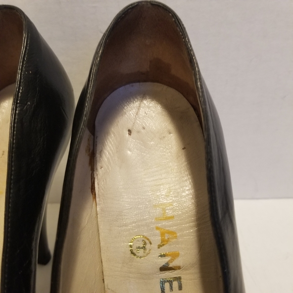 CHANEL Leather Black Heels Pumps. - Picture 8 of 14